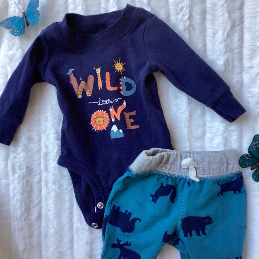 Carter’s Newborn baby boy 2 piece gently used outfit